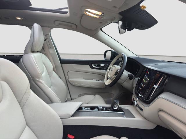 Volvo XC60 2.0 b4 Plus Dark awd auto - Immagine 19