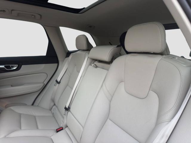 Volvo XC60 2.0 b4 Plus Dark awd auto - Immagine 8