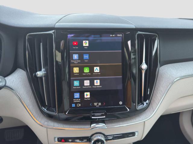 Volvo XC60 2.0 b4 Plus Dark awd auto - Immagine 15