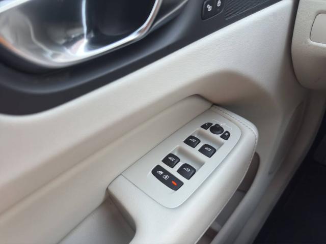 Volvo XC60 2.0 b4 Plus Dark awd auto - Immagine 23