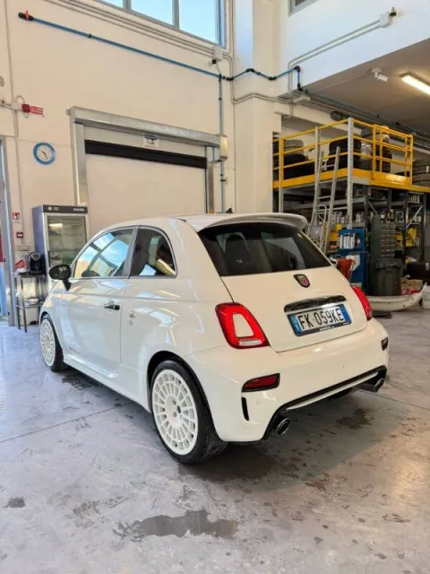 Abarth 595 1.4 t-jet 145cv - Immagine 3