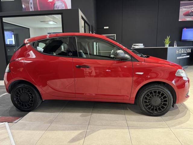 Lancia Ypsilon 1.0 firefly hybrid Silver s&s 70cv - Immagine 3