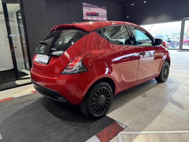 Lancia Ypsilon 1.0 firefly hybrid Silver s&s 70cv - Immagine 18