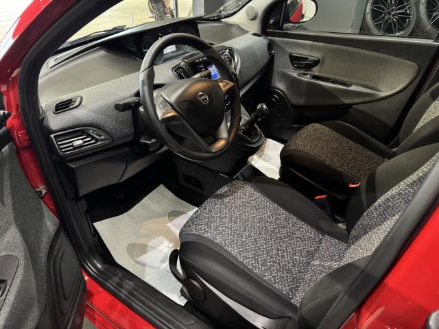 Lancia Ypsilon 1.0 firefly hybrid Silver s&s 70cv - Immagine 7