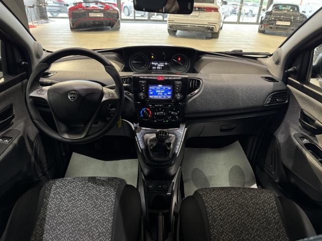 Lancia Ypsilon 1.0 firefly hybrid Silver s&s 70cv - Immagine 9