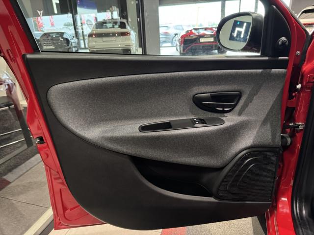 Lancia Ypsilon 1.0 firefly hybrid Silver s&s 70cv - Immagine 12