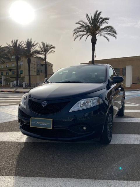 Lancia Ypsilon 1.0 firefly hybrid Silver s&s 70cv - Immagine 17