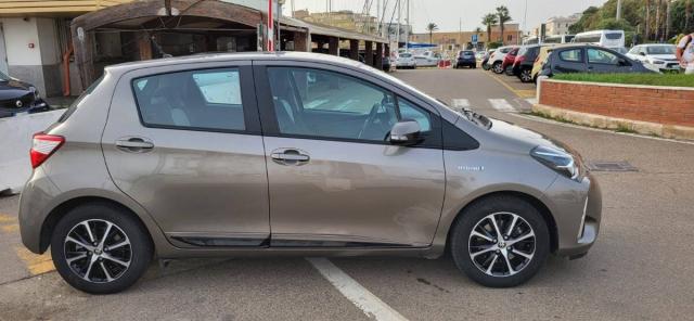 Toyota Yaris 1.5h Trend Grey Edition my18 - Immagine 2