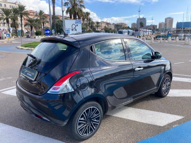 Lancia Ypsilon III 1.0 firefly hybrid Silver s&s 70cv 5p.ti - Immagine 11