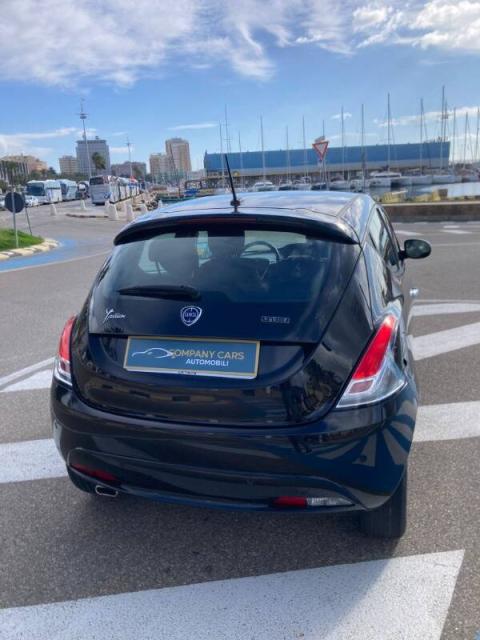 Lancia Ypsilon III 1.0 firefly hybrid Silver s&s 70cv 5p.ti - Immagine 1