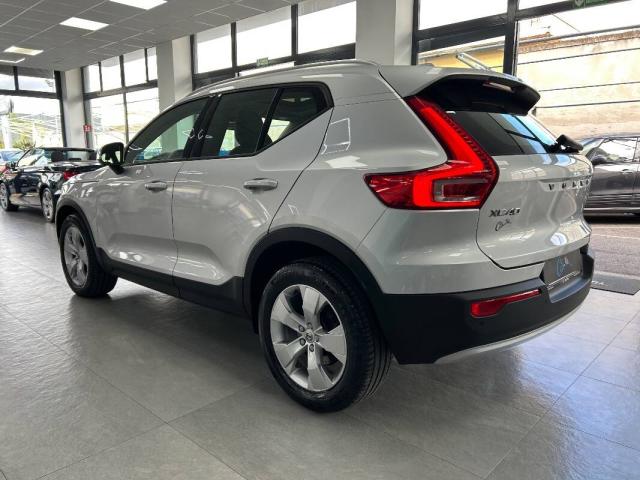 Volvo XC40 2.0 d4 Momentum awd geartronic - Immagine 24