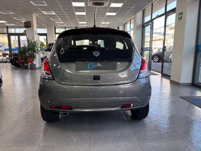 Lancia Ypsilon III 1.0 firefly hybrid Silver s&s 70cv 5p.ti - Immagine 10