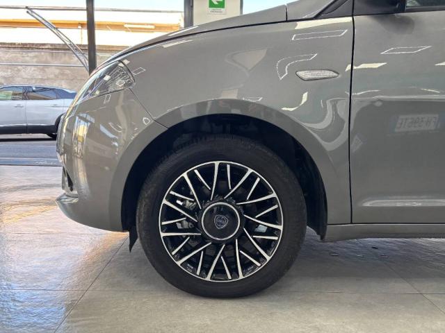 Lancia Ypsilon III 1.0 firefly hybrid Silver s&s 70cv 5p.ti - Immagine 16