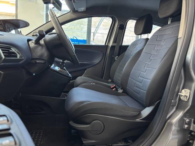 Lancia Ypsilon III 1.0 firefly hybrid Silver s&s 70cv 5p.ti - Immagine 9