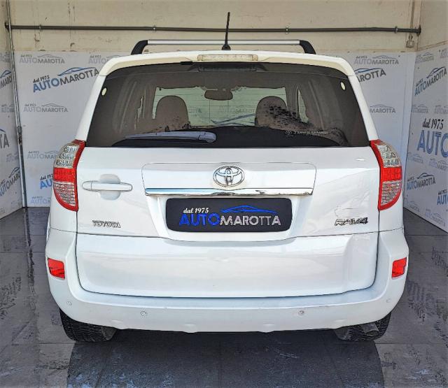 Toyota Rav4 2.2 d-4d Executive auto TAGLIANDI TOYOTA X EURO 8000! - Immagine 2