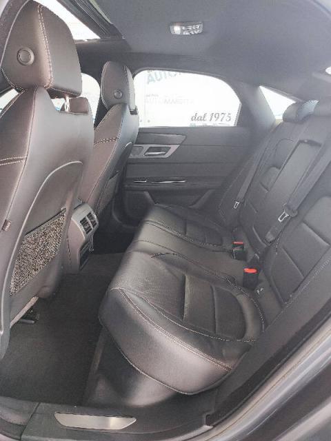 Jaguar XF 2.0d R-Sport 180cv auto *PROMO FINANZIAMENTO* - Immagine 19