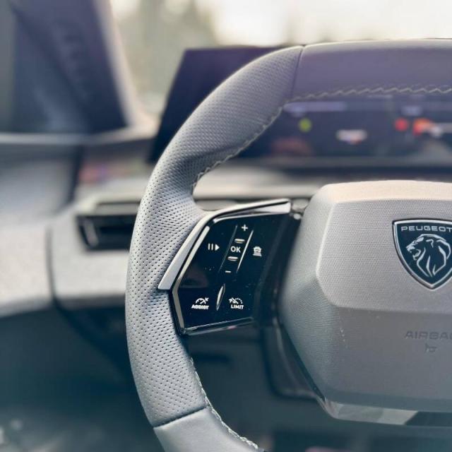 Peugeot 3008 1.2 hybrid GT 136cv e-dcs6 TETTO APRIBILE! - Immagine 3