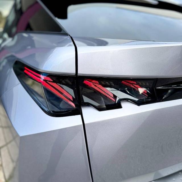 Peugeot 3008 1.2 hybrid GT 136cv e-dcs6 TETTO APRIBILE! - Immagine 4