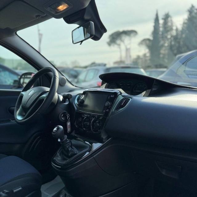 Lancia Ypsilon III 1.0 firefly hybrid Gold Plus s&s 70cv 5 posti - Immagine 5
