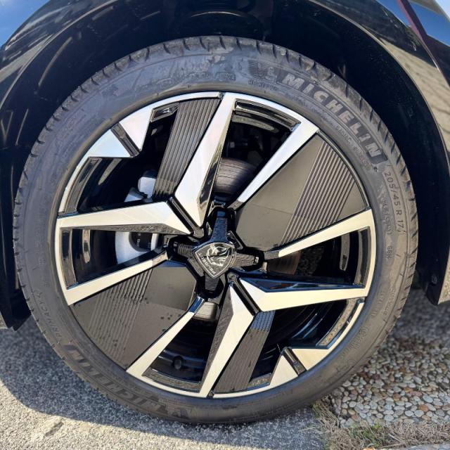 Peugeot 208 1.2 hybrid GT 110cv e-dcs 6 - Immagine 11