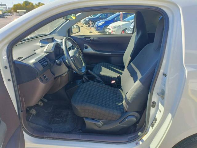 Toyota iQ 1.0 - Immagine 7