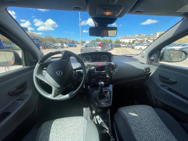 Lancia Ypsilon III 1.0 firefly hybrid Silver s&s 70cv - Immagine 9