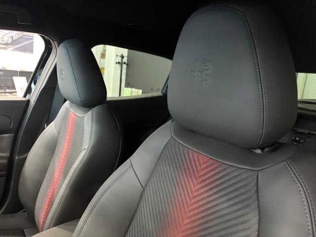 Alfa Romeo Junior 1.2 ibrida Speciale 136cv edct6 - Immagine 1