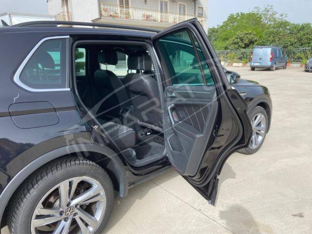 Volkswagen Tiguan TIGUAN 2.0 TDI SCR 110KW R-LINE DSG - Immagine 11