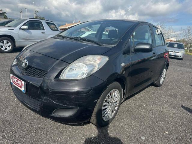 Toyota Yaris 1.0 5p - Immagine 2