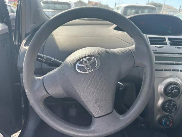 Toyota Yaris 1.0 5p - Immagine 11