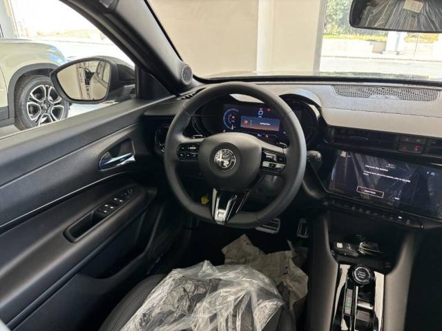 Alfa Romeo Junior 1.2 ibrida Speciale 145cv edct6 - Immagine 9