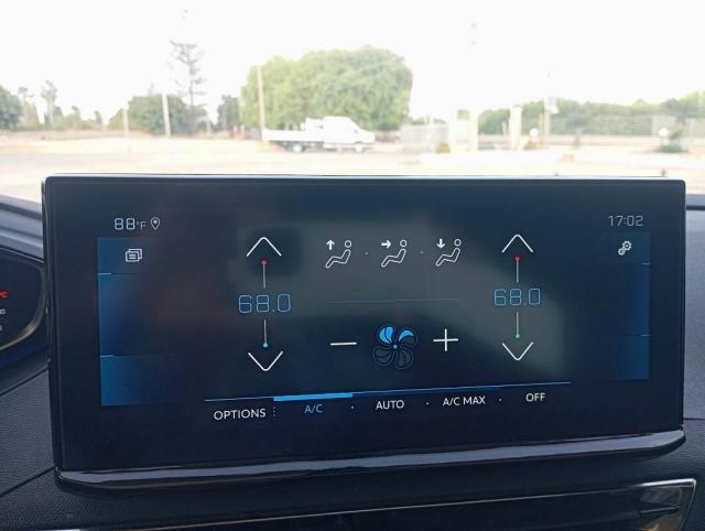 Peugeot 3008 II 1.2 puretech t Allure s&s 130cv eat8 - Immagine 3