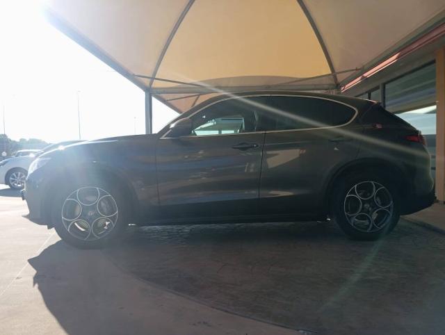 Alfa Romeo Stelvio 2.2 t Business Q4 210cv auto - Immagine 17