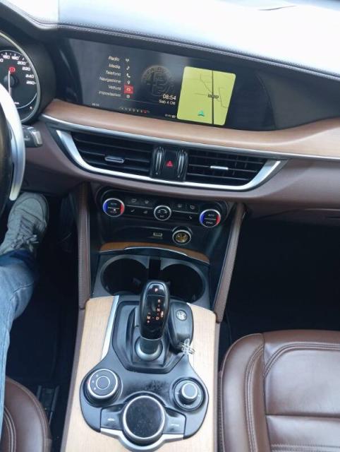 Alfa Romeo Stelvio 2.2 t Business Q4 210cv auto - Immagine 2