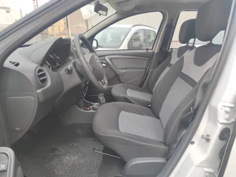 Dacia Duster 1.5 dci Prestige 4x2 s&s 110cv E6 - Immagine 8