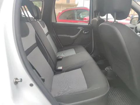 Dacia Duster 1.5 dci Prestige 4x2 s&s 110cv E6 - Immagine 11