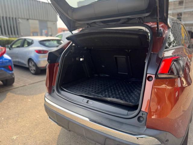 Peugeot 3008 1.2 pt t Active s&s 130cv - Immagine 30