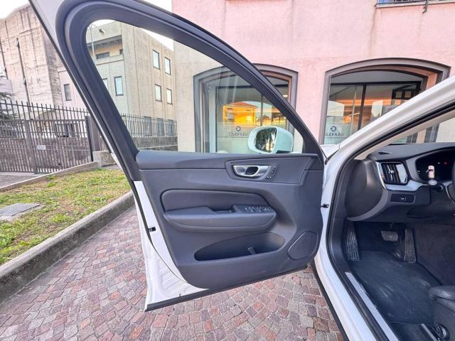 Volvo XC60 2.0 b4 Core awd auto - Immagine 13