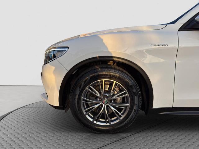 Alfa Romeo Stelvio 2.2 t Super rwd 160cv auto - Immagine 2