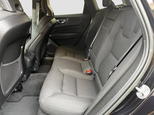 Volvo XC60 2.0 b4 Momentum Pro awd auto - Immagine 3