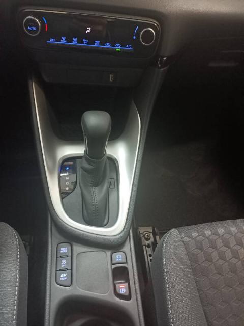 Toyota Yaris 1.5 hybrid Active - Immagine 3