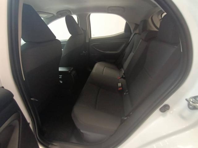 Toyota Yaris 1.5 hybrid Active - Immagine 2