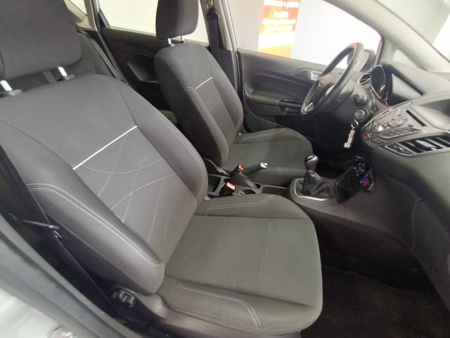 Ford Fiesta Fiesta 5p 1.0 Black&White 80cv - Immagine 17