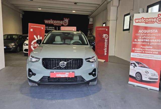 Volvo XC40 2.0 b3 Ultra Dark auto - Immagine 1
