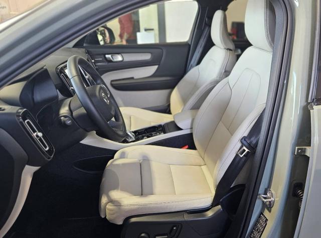 Volvo XC40 2.0 b3 Ultra Dark auto - Immagine 9