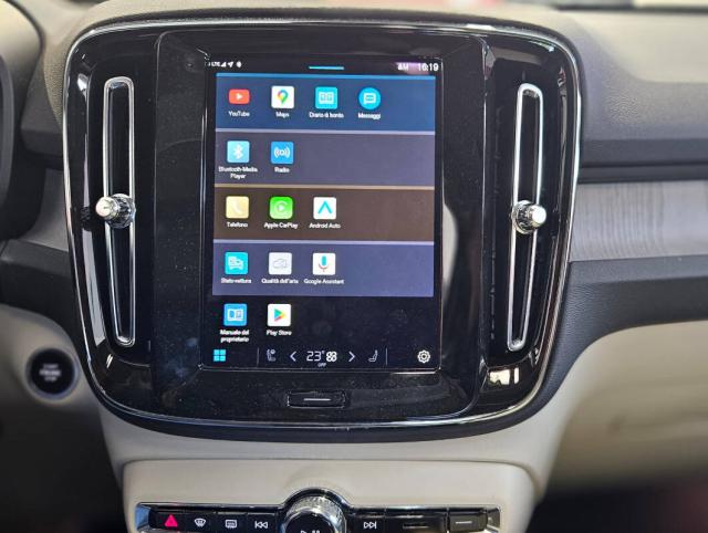 Volvo XC40 2.0 b3 Ultra Dark auto - Immagine 11