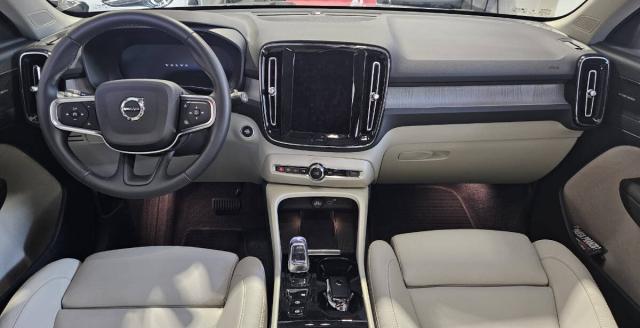 Volvo XC40 2.0 b3 Ultra Dark auto - Immagine 14