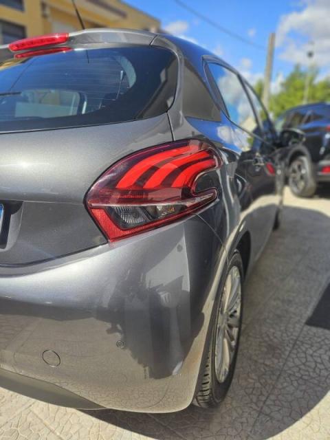 Peugeot 208 1.2 puretech Allure gpl 82cv 5p - Immagine 5