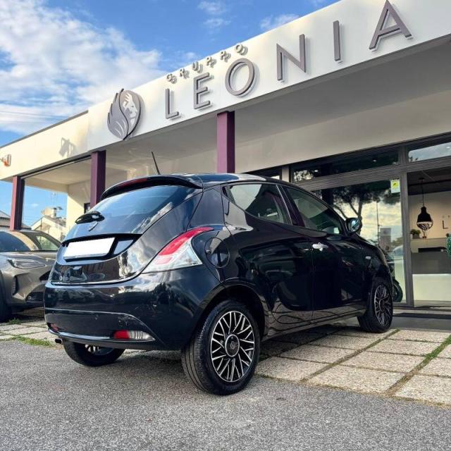 Lancia Ypsilon III 1.0 firefly hybrid Gold Plus s&s 70cv 5 posti - Immagine 14