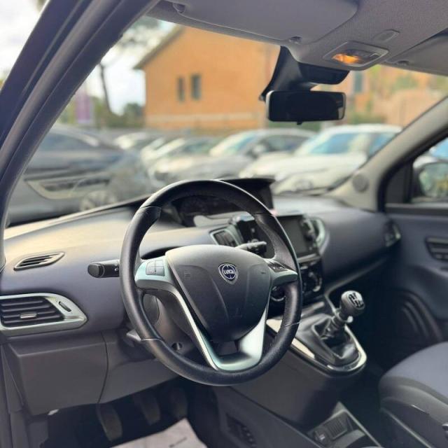 Lancia Ypsilon III 1.0 firefly hybrid Gold Plus s&s 70cv 5 posti - Immagine 13